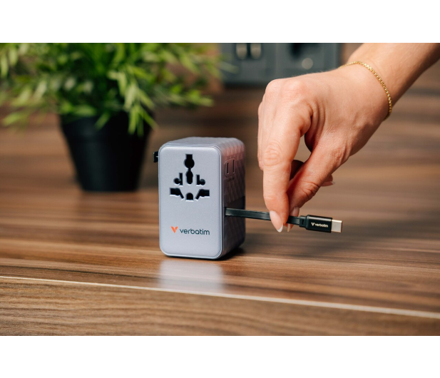 Verbatim Charge 'n' Travel 100W Adapter with retractable cable purple - 1484084 - zdjęcie 3